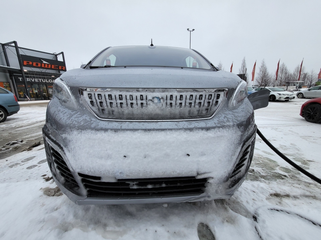 Patogi kelionė elektromobiliu po Baltijos šalis įmanoma, bet trukdo įkrovimo stotelių galvosūkiai